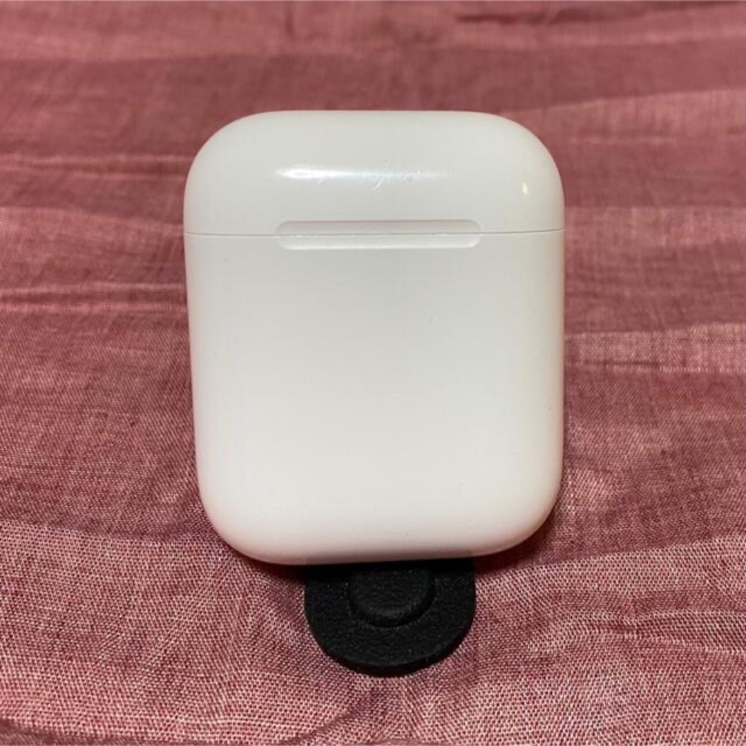 Apple(アップル)のエアーポッツ　AirPods エアーポッズ　充電ケース　充電機　充電　純正　正規 スマホ/家電/カメラのオーディオ機器(ヘッドフォン/イヤフォン)の商品写真