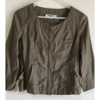 ナチュラルビューティーベーシック(NATURAL BEAUTY BASIC)のNATURALBEAUTYBASIC カーキジャケット　M(ノーカラージャケット)