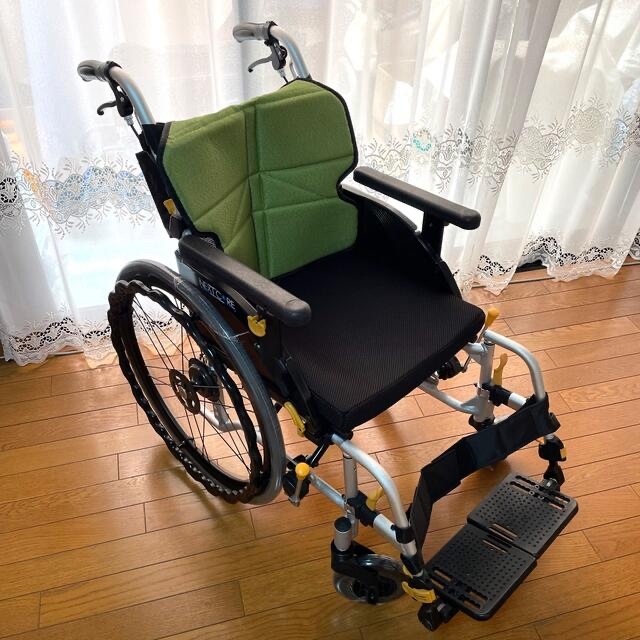 ♿自走式 軽量スリム  便利な多機能 車椅子 [クッション・シートセット新品]