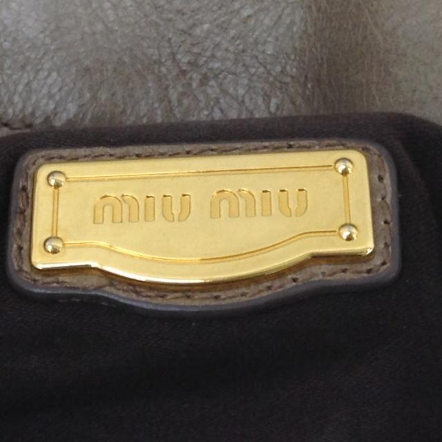 miumiu(ミュウミュウ)のミュウミュウ ハンドバッグ - ベージュ レディースのバッグ(ハンドバッグ)の商品写真