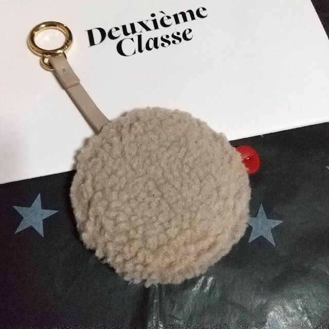 DEUXIEME CLASSE(ドゥーズィエムクラス)のGOOD GRIEF!/グッド グリーフBOA チャーム ベージュ¥6,600税 レディースのアクセサリー(チャーム)の商品写真