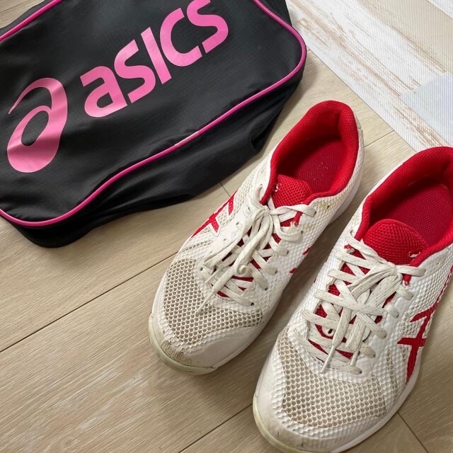 asics(アシックス)のasics24.5  バレーボールシューズケース付き スポーツ/アウトドアのスポーツ/アウトドア その他(バレーボール)の商品写真