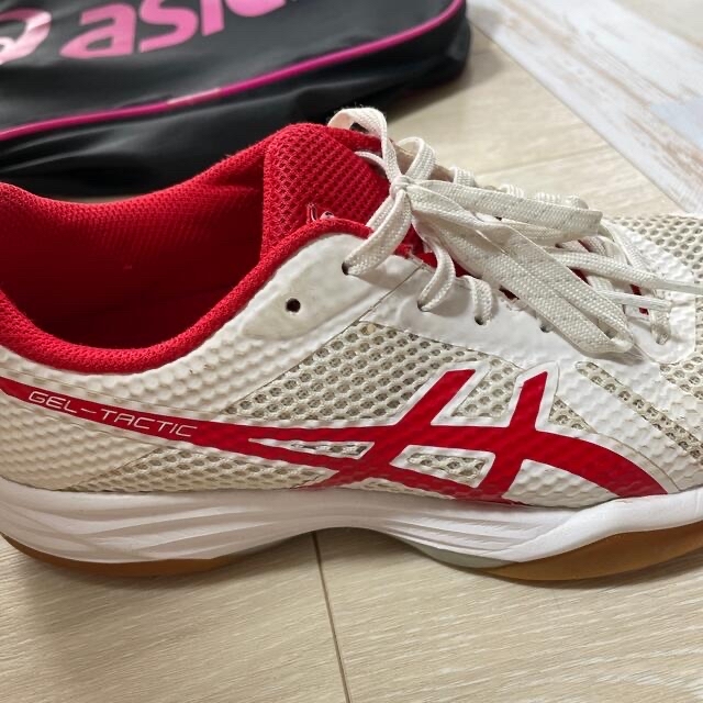 asics(アシックス)のasics24.5  バレーボールシューズケース付き スポーツ/アウトドアのスポーツ/アウトドア その他(バレーボール)の商品写真