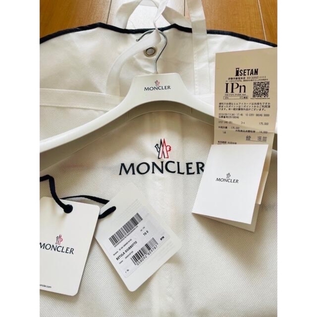 MONCLER(モンクレール)の【美品】モンクレール　ショートダウン　　　　BETURA  size 0   レディースのジャケット/アウター(ダウンジャケット)の商品写真