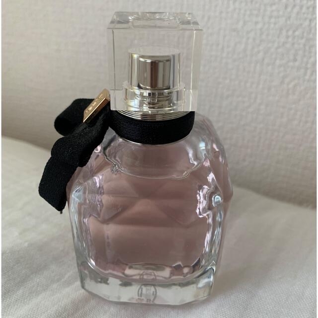 Yves Saint Laurent Beaute(イヴサンローランボーテ)のイヴ・サンローラン　モンパリ　50ml コスメ/美容の香水(香水(女性用))の商品写真