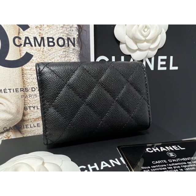 CHANEL(シャネル)の28番台CHANEL マトラッセ キャビアスキン 三つ折り財布 レディースのファッション小物(財布)の商品写真