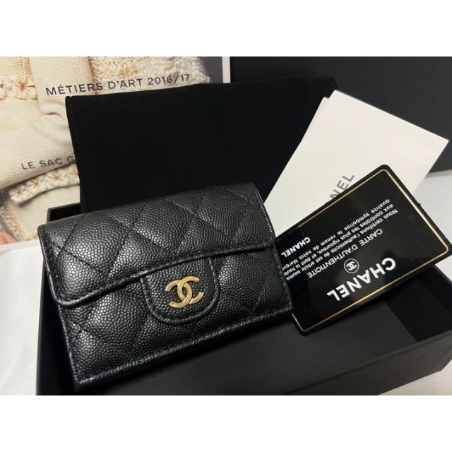 CHANEL(シャネル)の28番台CHANEL マトラッセ キャビアスキン 三つ折り財布 レディースのファッション小物(財布)の商品写真