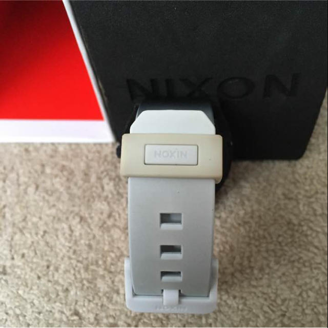NIXON(ニクソン)のニクソン ブラック×ホワイト メンズの時計(腕時計(アナログ))の商品写真