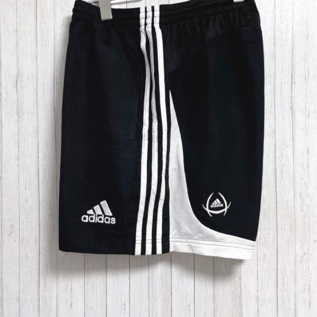 adidas(アディダス)のadidas　アディダス　ショートパンツ　スポーツ　万国旗タグ　ブラック　M メンズのパンツ(ショートパンツ)の商品写真