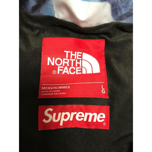 Supreme(シュプリーム)のSUPREME NORTH FACE Bleached Denim JACKET メンズのジャケット/アウター(マウンテンパーカー)の商品写真