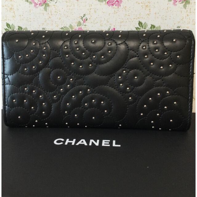 CHANEL(シャネル)の【CHANEL】ニューカメリア✨スタッズ付き二つ折り長財布✨全付属品付き美品❣️ レディースのファッション小物(財布)の商品写真