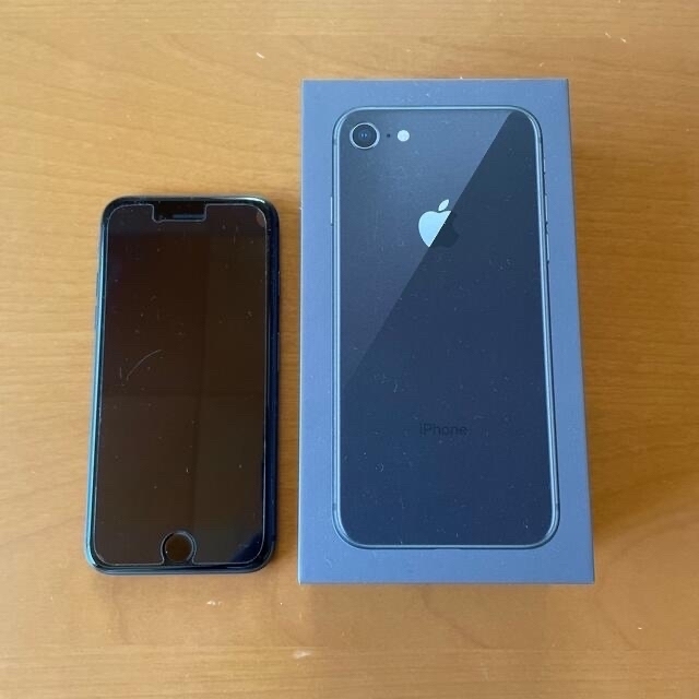 iPhone(アイフォーン)のiphone8  simフリー スペースグレイ　64G スマホ/家電/カメラのスマートフォン/携帯電話(スマートフォン本体)の商品写真