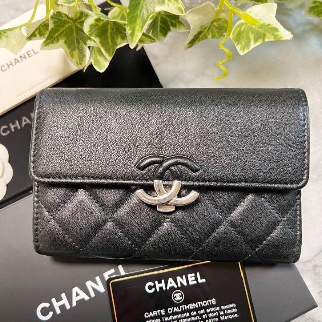 CHANEL(シャネル)の専用！超極美品★CHANEL ハーフココ・フラップウォレット ラムスキン★正規品 レディースのファッション小物(財布)の商品写真