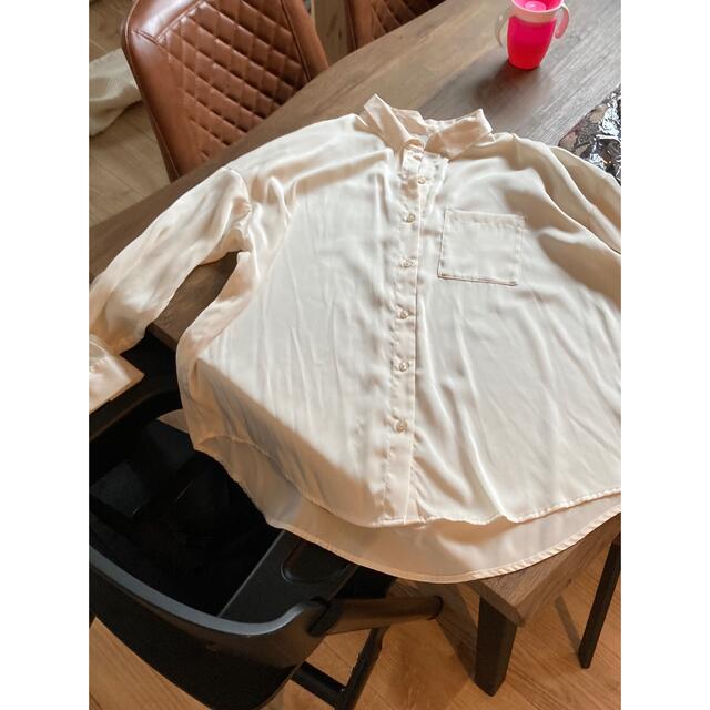 GU(ジーユー)のシャツ　M レディースのトップス(シャツ/ブラウス(長袖/七分))の商品写真