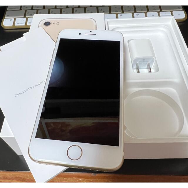 Apple(アップル)の値下げ iPhone7  128GB  simフリー　ゴールド　中古動作品　 スマホ/家電/カメラのスマートフォン/携帯電話(スマートフォン本体)の商品写真