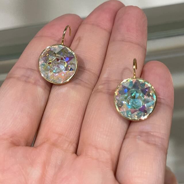 SWAROVSKI(スワロフスキー)のスワロフスキーピアスゴールド✖️オーロラカラー ハンドメイドのアクセサリー(ピアス)の商品写真