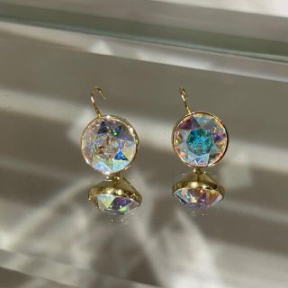 スワロフスキー(SWAROVSKI)のスワロフスキーピアスゴールド✖️オーロラカラー(ピアス)