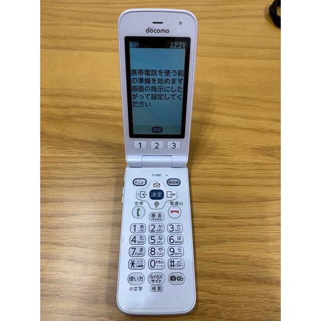 NTTdocomo(エヌティティドコモ)の（キャリコ様専用）【美品中古】らくらくホン F-01M 白ホワイト（docomo スマホ/家電/カメラのスマートフォン/携帯電話(携帯電話本体)の商品写真