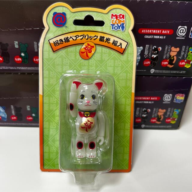 BE@RBRICK(ベアブリック)のBE@RBRICK 招き猫 福入 蓄光 100％ ハンドメイドのおもちゃ(フィギュア)の商品写真