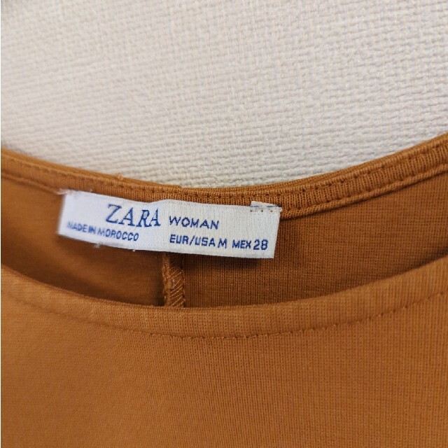 ZARA(ザラ)のZARA　ペプラムTシャツ　Ｍ　からし色　マスタードイエロー レディースのトップス(Tシャツ(半袖/袖なし))の商品写真