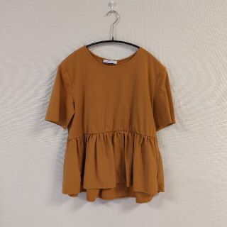 ザラ(ZARA)のZARA　ペプラムTシャツ　Ｍ　からし色　マスタードイエロー(Tシャツ(半袖/袖なし))