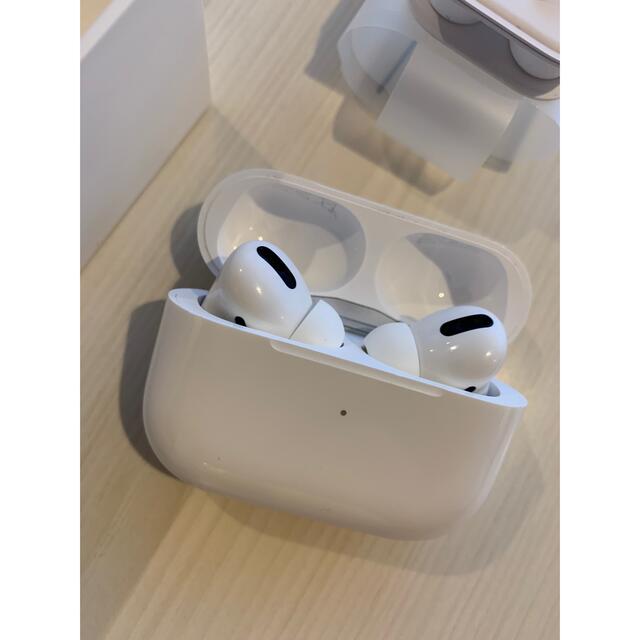 Apple(アップル)のAirPods Pro with Wireless Charging Case スマホ/家電/カメラのオーディオ機器(ヘッドフォン/イヤフォン)の商品写真