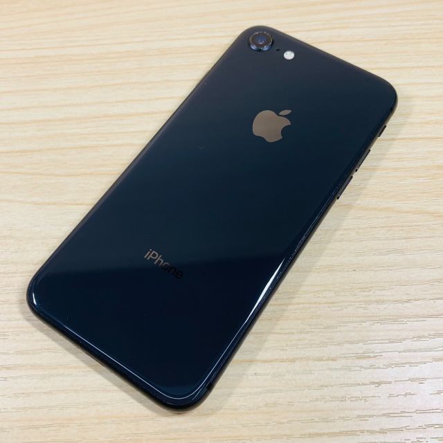 Apple(アップル)の美品 SIMﾌﾘｰ iPhone8 64GB P21 スマホ/家電/カメラのスマートフォン/携帯電話(スマートフォン本体)の商品写真