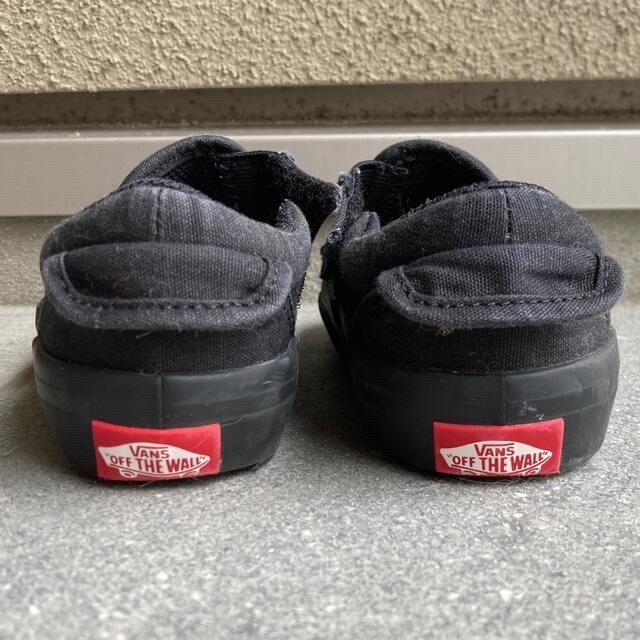 VANS(ヴァンズ)のvans キッズスニーカー　ブラック　16.0cm  キッズ/ベビー/マタニティのキッズ靴/シューズ(15cm~)(スニーカー)の商品写真