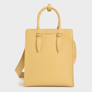 チャールズアンドキース(Charles and Keith)のイロンゲイトトートバッグ（Yellow）(ショルダーバッグ)