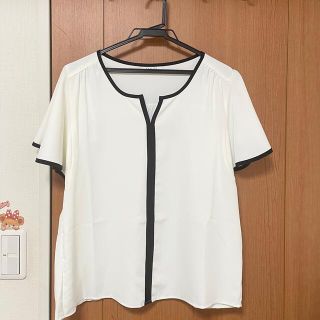 ハニーズ(HONEYS)の【タグ無し新品】honeys パイピングブラウス(シャツ/ブラウス(半袖/袖なし))