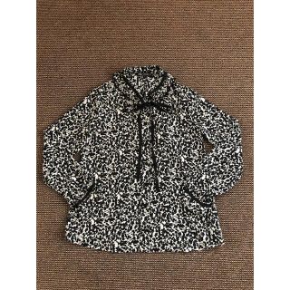 ザラ(ZARA)のZARA モノトーンプリント　フリル　ブラウス(シャツ/ブラウス(長袖/七分))