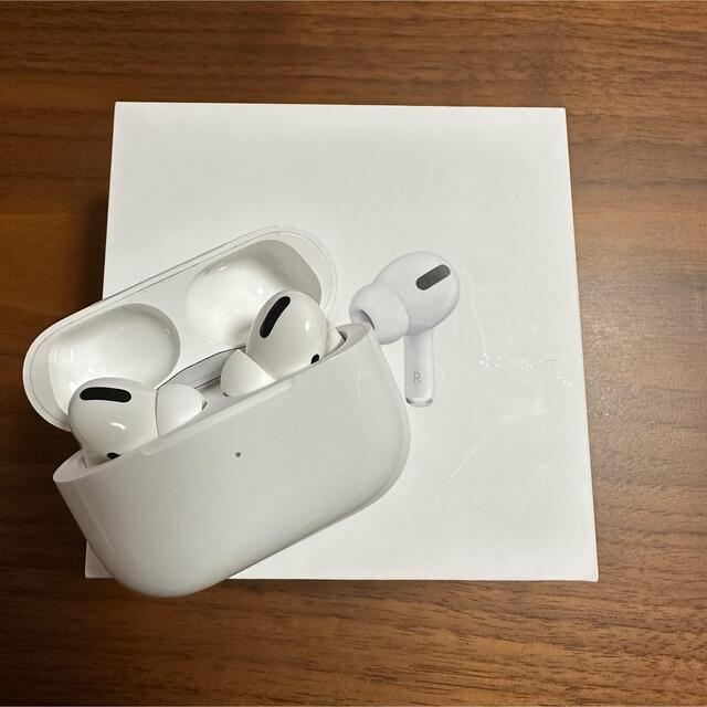 Apple(アップル)のairpods pro 第一世代 スマホ/家電/カメラのオーディオ機器(ヘッドフォン/イヤフォン)の商品写真