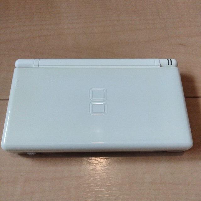 ニンテンドー DS Lite ホワイト本体＋充電器 　おまけ付き㉗