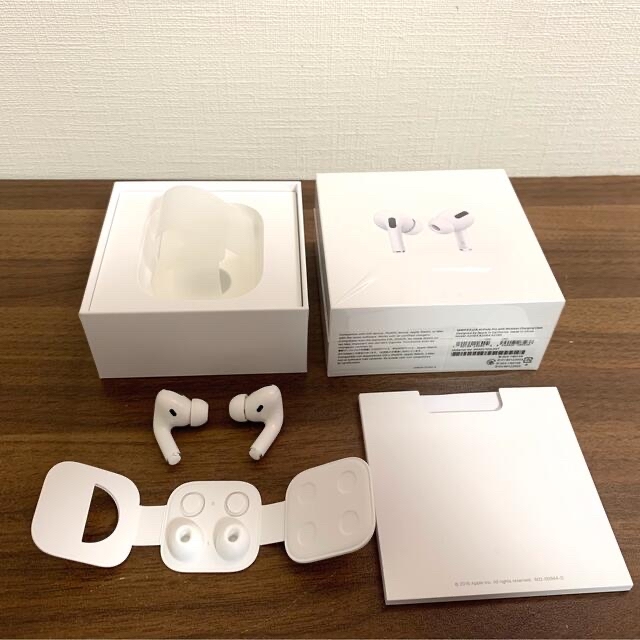 Apple(アップル)の【美品】Apple AirPods Pro(エアポッド) MWP22J/A スマホ/家電/カメラのオーディオ機器(ヘッドフォン/イヤフォン)の商品写真