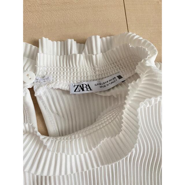 ZARA(ザラ)のZARA ホワイト　トップス レディースのトップス(シャツ/ブラウス(半袖/袖なし))の商品写真