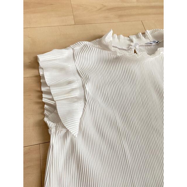 ZARA(ザラ)のZARA ホワイト　トップス レディースのトップス(シャツ/ブラウス(半袖/袖なし))の商品写真