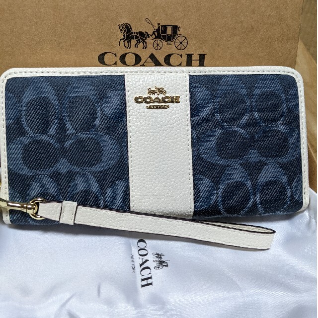 COACH  長財布　青系シグネチャー　白のワンポイント