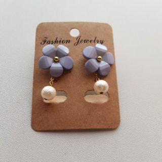 ハンドメイド　ピアス(ピアス)