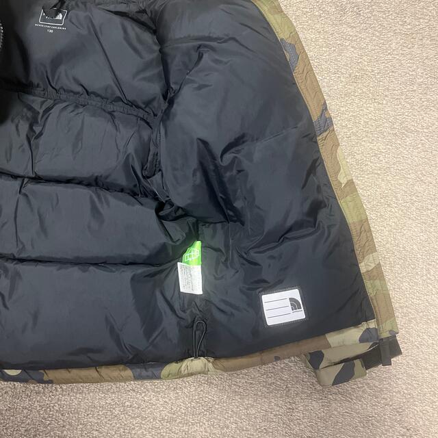 THE NORTH FACE(ザノースフェイス)の美品　ジュニア　ノースフェイス　ノベルティーヌプシダウン130cm  カモフラ キッズ/ベビー/マタニティのキッズ服男の子用(90cm~)(ジャケット/上着)の商品写真