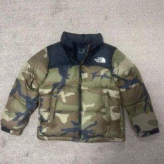 ザノースフェイス(THE NORTH FACE)の美品　ジュニア　ノースフェイス　ノベルティーヌプシダウン130cm  カモフラ(ジャケット/上着)