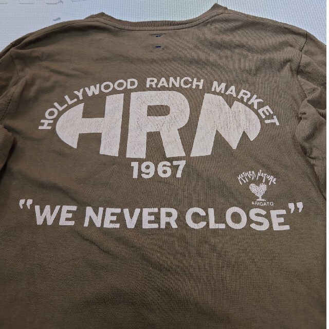 HOLLYWOOD RANCH MARKET(ハリウッドランチマーケット)のハリウッドランチマーケット バックロゴプリント 長袖Tシャツ メンズのトップス(Tシャツ/カットソー(七分/長袖))の商品写真