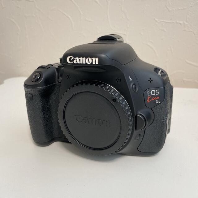 Canon(キヤノン)のCanon EOS Kiss X5  ダブルズームキット 一眼レフカメラ スマホ/家電/カメラのカメラ(デジタル一眼)の商品写真