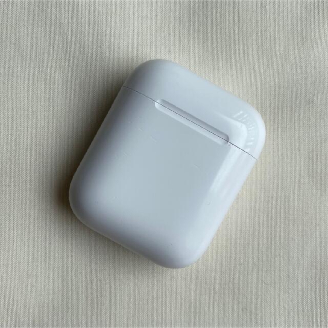 Apple(アップル)のエアーポッツ　AirPods エアーポッズ　充電ケース　充電機　充電　純正　正規 スマホ/家電/カメラのオーディオ機器(ヘッドフォン/イヤフォン)の商品写真