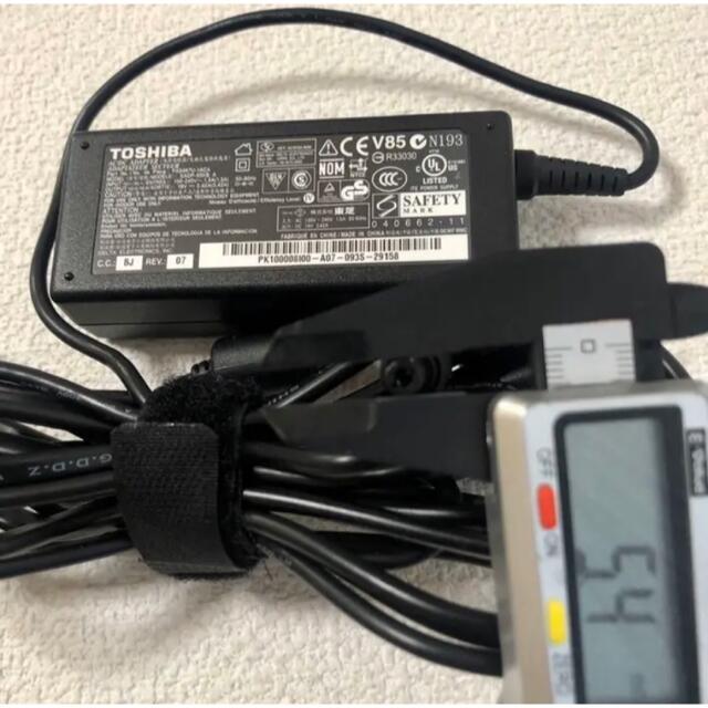 東芝(トウシバ)の☆送料込み☆中古純正TOSHIBAのACアダプター19V 3.42A スマホ/家電/カメラのPC/タブレット(PC周辺機器)の商品写真