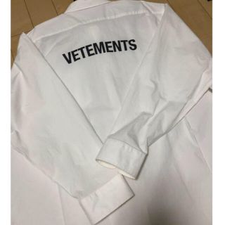 バレンシアガ(Balenciaga)のvetements ロゴシャツ(シャツ)