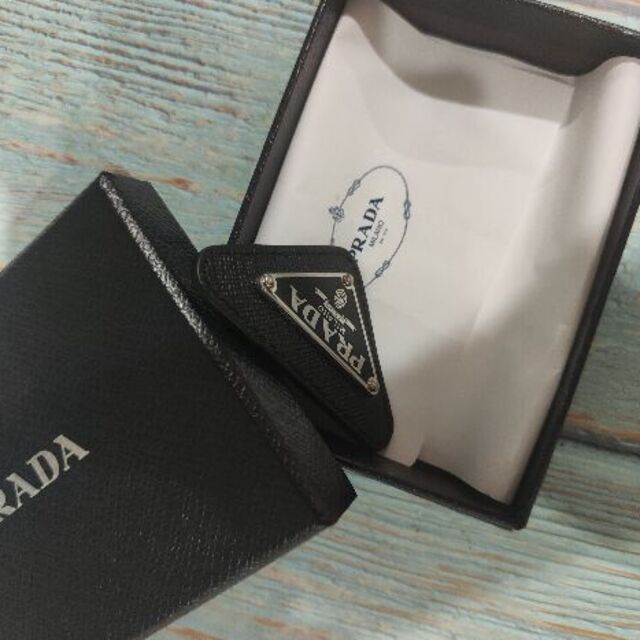 プラダ PRADA サフィアーノトリム付 ブローチ www.greenhub.co.id