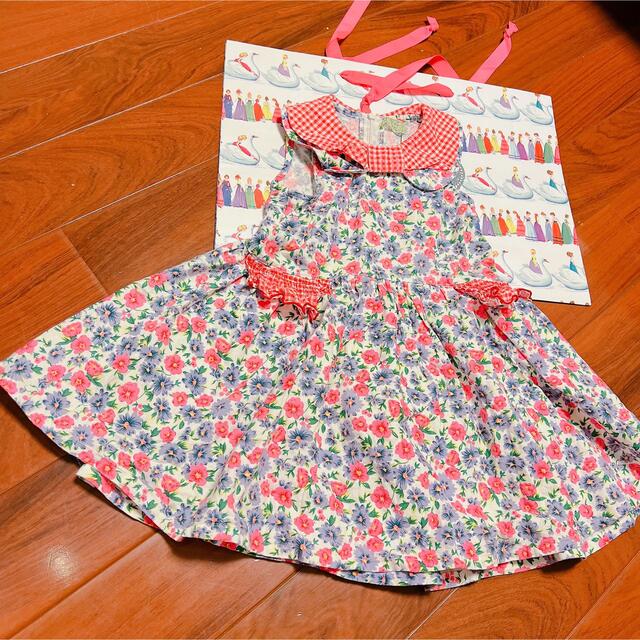 fafa(フェフェ)のfafa フェフェ　ワンピース　ホワイトフラワー キッズ/ベビー/マタニティのキッズ服女の子用(90cm~)(ワンピース)の商品写真