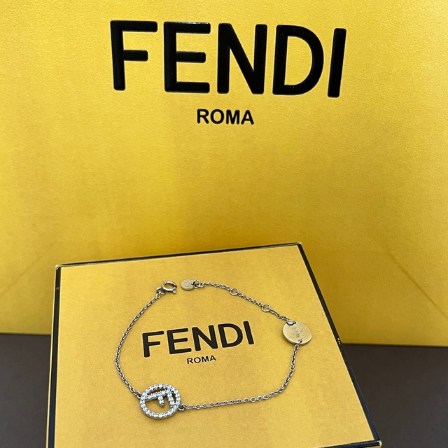 FENDI エフイズフェンディブレスレット シルバー 限定版 37%割引 e