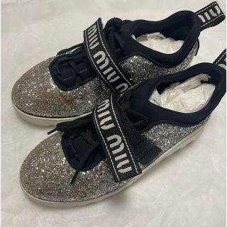 ミュウミュウ(miumiu)のmiumiu グリッタースニーカー(スニーカー)