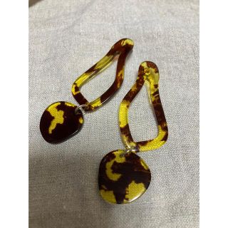 sAn  サン　curve pierce カーブピアス　アクリル (ピアス)